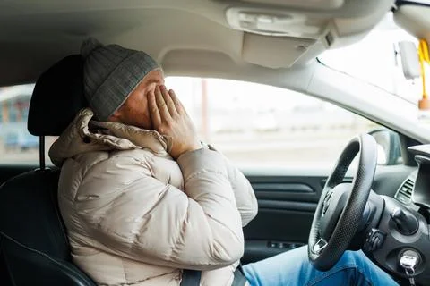 Bearded man driver, he is very tired and falls Illustrazione stock