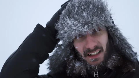 A bearded man in earflaps and snow Vidéo 261854237