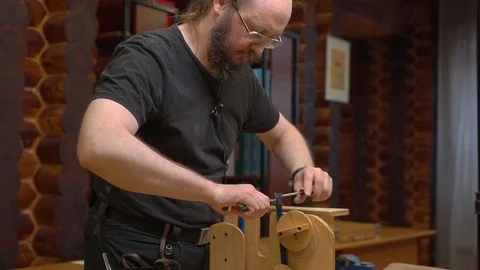 Bearded man fixes hacksaw blade in fretsaw with screwdriver Stock-Footage 126895767