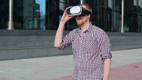 A bearded man with glasses virtual reality outdoors Stock-Footage 74488630