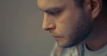 Bearded man have a breakfast - close up 4K Stock Footage 85689328