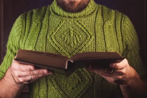 Bearded man reading Foto stock