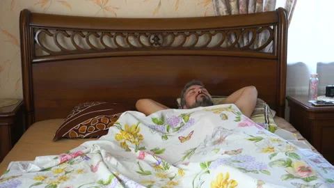 Bearded man wakes up in bed alone and surprised 4K Vídeo Stock 112769203