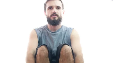 Bearded man working out on the rowing machine 库存影片 71241753