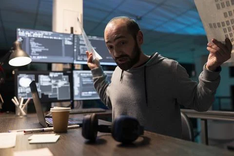 Bearded programmer struggling complex task and digital challenges Stockfoto's