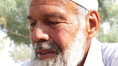 Bearded senior muslim Vídeo Stock 70498745