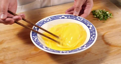 Beat eggs Video stock 168612492