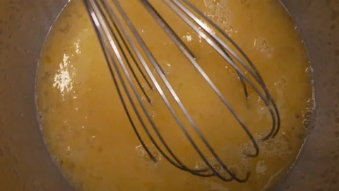 Beat eggs with a whisk Stockbeeldmateriaal 166543724