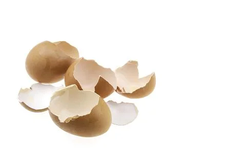 Beaten egg shell isolated over white background, concept for no zero score Foto stock