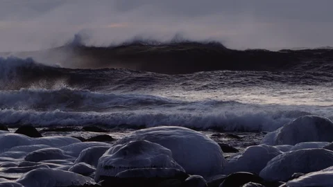 Beatiful waves after sunset, purple sky, sea spray Video stock 94683895