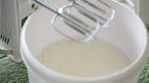 Beating egg white 库存影片 27124190