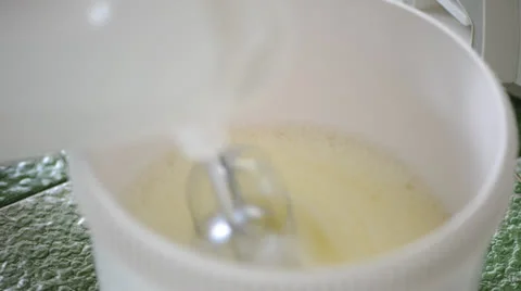Beating egg white 库存影片 27124264