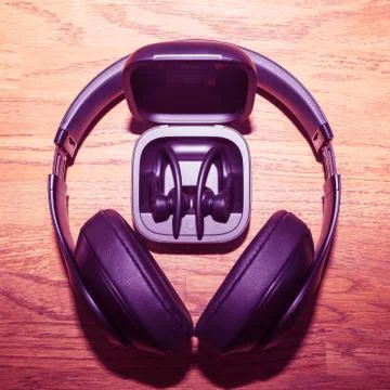 Beats Studio 3 Wireless and Powerbeats Pro Beats Foto stock