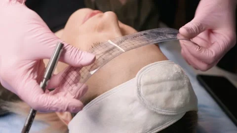 Beautician Doing Permanent Eyebrows Makeup Tattoo On Woman Stockbeeldmateriaal 149007424