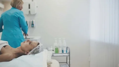 A beautician is preparing a spa procedure Stock Footage 76995655