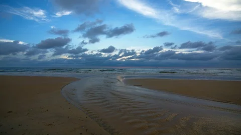 Beautiful 4K time lapse view of sunset on an Indian beach 스톡 동영상 99531367