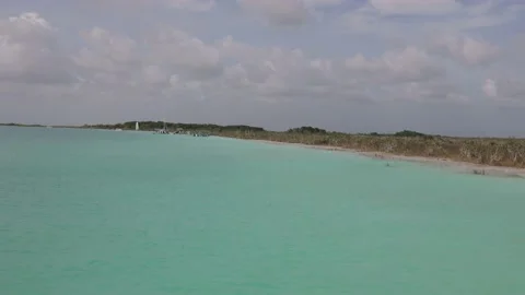 Beautiful 7 color lagoon in Bacalar, Mexico Vidéo 158057853