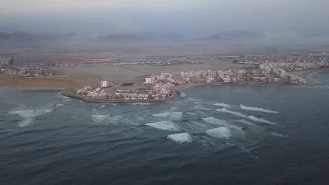 Beautiful aerial drone view moving away from beach houses and condominiums with 库存影片 195993880