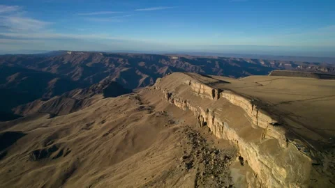 Beautiful aerial view of the high cliffs. Vidéo 240844671