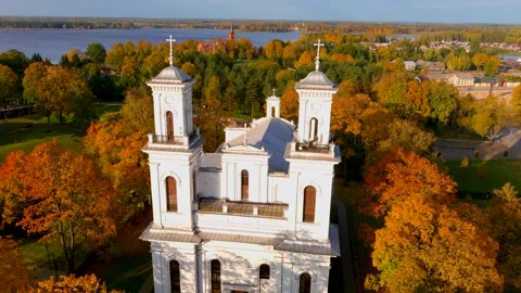 Beautiful aerial view of St. John the Baptist's Church in Birzai, Lithuania. Vídeos de archivo 245127079