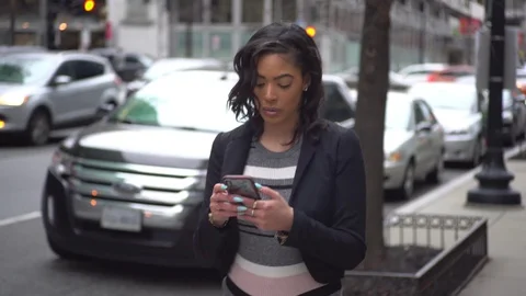 A beautiful African American woman finder her ride share Stock Footage