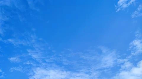 Beautiful altocumulus clouds pattern against bright blue sky, scenic sky ba.. Stockfoto's