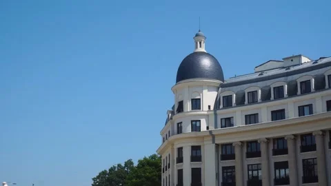 Beautiful architectural building in Bucharest, Romania 4K Vídeos de archivo 171385035