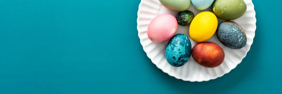 A beautiful assortment of Easter eggs in various colors and patterns is displ Foto stock