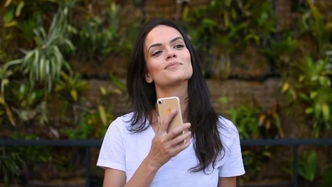 Beautiful atractive smiling model talking on the phone Video stock 101571256