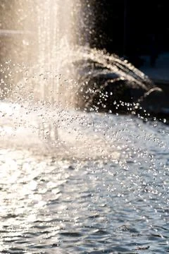 Beautiful background of water in the rays of the setting sun. Stockfoto's