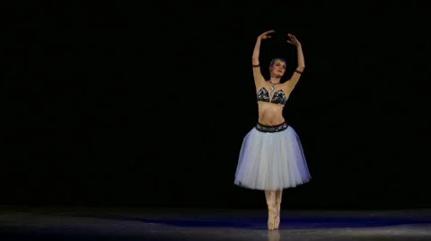 Beautiful ballerina dancing Video stock 68492277