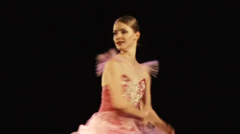 Beautiful ballerina dancing Video stock 68492591