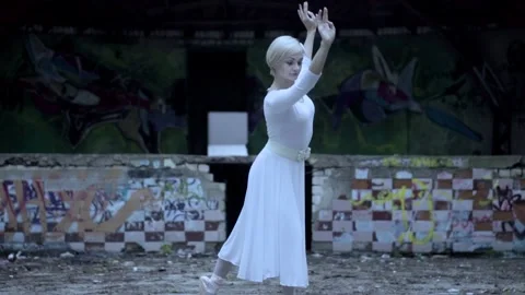 Beautiful ballerina dancing 스톡 동영상 142094879