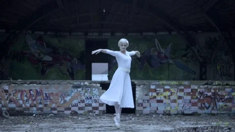 Beautiful ballerina dancing 스톡 동영상 142094912