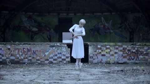 Beautiful ballerina dancing 스톡 동영상 142094922
