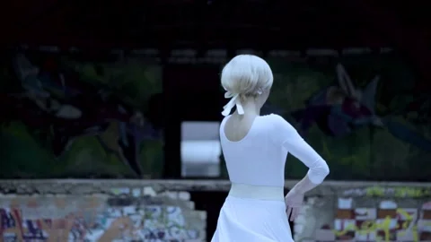 Beautiful ballerina dancing 스톡 동영상 142094963