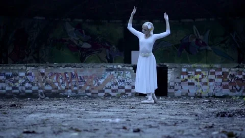 Beautiful ballerina dancing 스톡 동영상 142095304