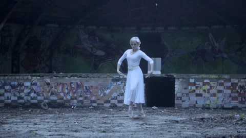 Beautiful ballerina dancing 스톡 동영상 142095626