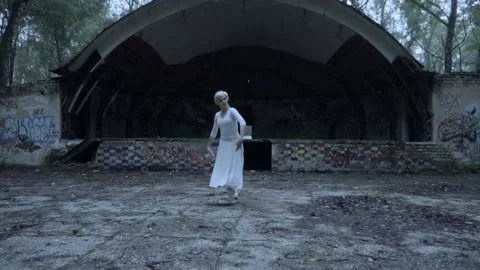 Beautiful ballerina dancing 스톡 동영상 142095929