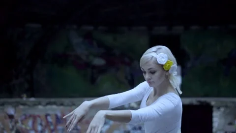 Beautiful ballerina dancing 스톡 동영상 142095935