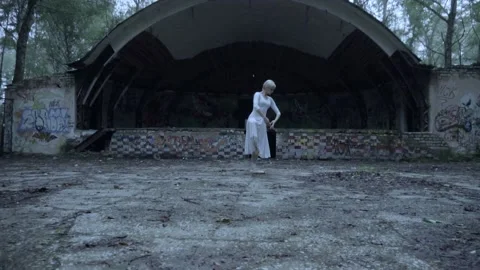 Beautiful ballerina dancing 스톡 동영상 142095946