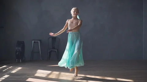 Beautiful ballerina dancing in the studio in the rays of light from the window Video stock 119452343