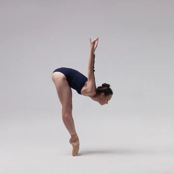 Beautiful ballet dancer posing on pointes. Foto stock