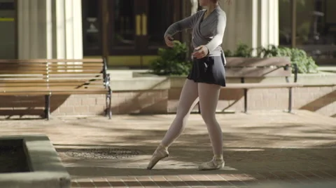 Beautiful Ballet Dancer Practices Her Turns/Spins In City Square (Slow Motion) Vídeos de archivo 52527911
