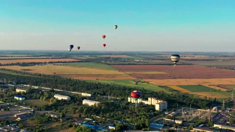 Beautiful balloons fly over the forest, park, city. Beautiful evening balloon Stock Footage 167965752