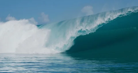 Beautiful barreling wave Stock Footage 114807196