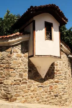 Beautiful bay window in one of the outer walls of the ancient acropolis aro.. Foto stock