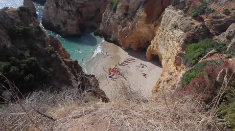 Beautiful beach hidden between the rocks 스톡 동영상 46955396