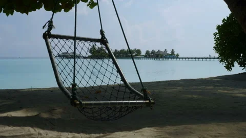 Beautiful beach of Maldives with a swing. 库存影片 89486497