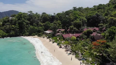 Beautiful beach in Phi Phi Le, Thailand Vidéo 260429361